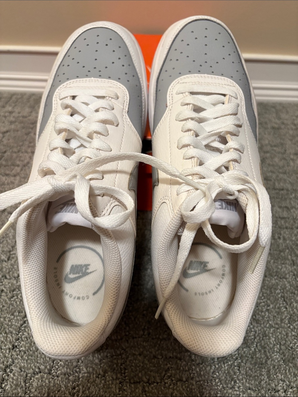 Nike Court Vision Low-
Sneakers in White and Light Gray

Mens Size 10